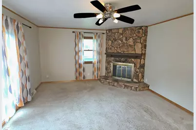 1231  School Dr, Waukesha, WI 53189 - Photo 10