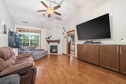 752  Bridlewood Dr #2202D, Hartford, WI 53027 - Photo 4