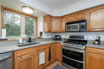 843  Prairie View Dr, Racine, WI 53105 - Photo 8