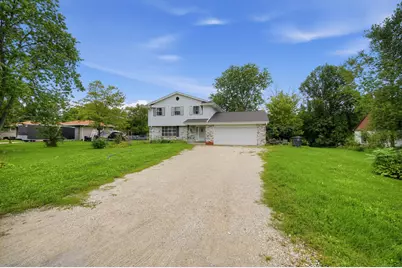 5320 S Tuckaway Dr, Greenfield, WI 53221 - Photo 2