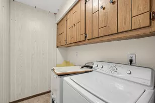 5320 S Tuckaway Dr, Greenfield, WI 53221 - Photo 24