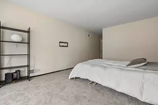 2525 S Shore Dr, Milwaukee, WI 53207 - Photo 16