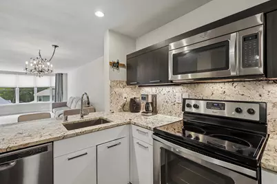 2525 S Shore Dr #3B, Milwaukee, WI 53207 - Photo 12