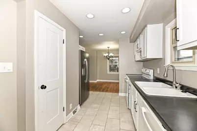 1018 E Wilbur Ave, Milwaukee, WI 53207 - Photo 10