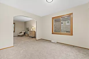 732 S 96th St, West Allis, WI 53214 - Photo 10
