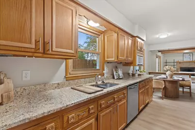 732 S 96th St, West Allis, WI 53214 - Photo 12