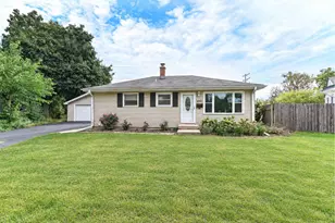 1350 Santa Monica Cir, Waukesha, WI 53186 - Photo 1