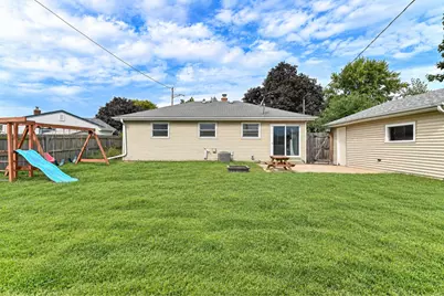 1350  Santa Monica Cir, Waukesha, WI 53186 - Photo 22