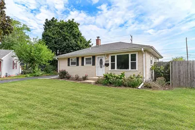 1350  Santa Monica Cir, Waukesha, WI 53186 - Photo 2