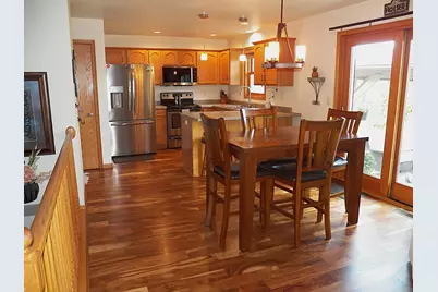 4502  Ridge Ct, Manitowoc, WI 54220 - Photo 4