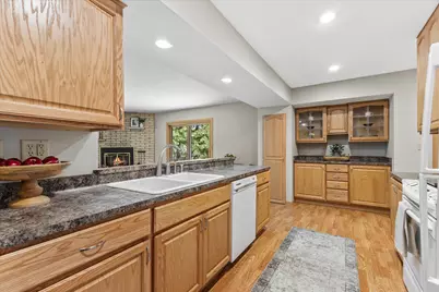 3275 S Thornapple Ln, New Berlin, WI 53146 - Photo 6