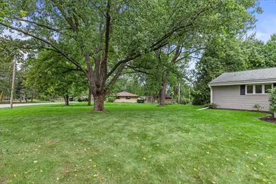 3275 S Thornapple Ln, New Berlin, WI 53146 - Photo 32