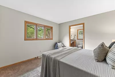 3275 S Thornapple Ln, New Berlin, WI 53146 - Photo 16