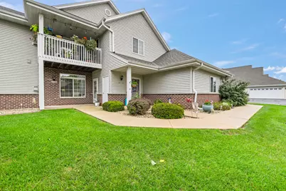 W197N17128  Stonewall Dr, Jackson, WI 53037 - Photo 1