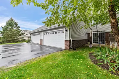 W197N17128  Stonewall Dr, Jackson, WI 53037 - Photo 2