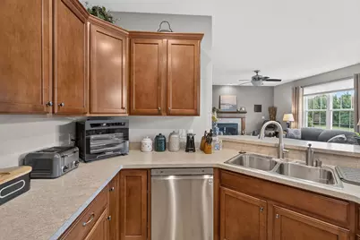 1727  Cloverview St, West Bend, WI 53095 - Photo 8