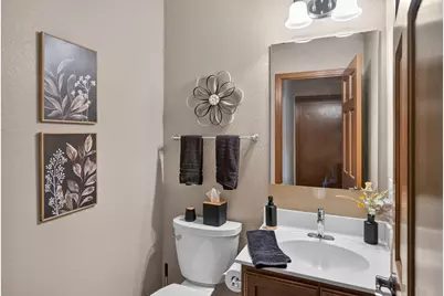 1727  Cloverview St, West Bend, WI 53095 - Photo 10