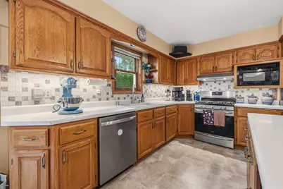 5845 N 119th St, Milwaukee, WI 53225 - Photo 6