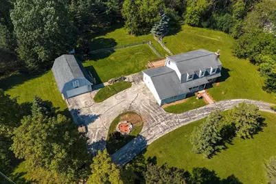 1582  Edgewater Ct, Grafton, WI 53024 - Photo 2