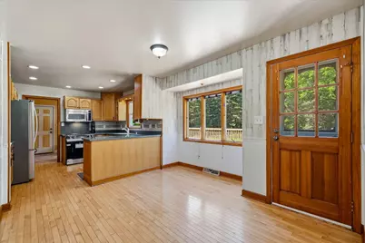 1582  Edgewater Ct, Grafton, WI 53024 - Photo 8