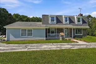 1582 Edgewater Ct, Grafton, WI 53024 - Photo 1