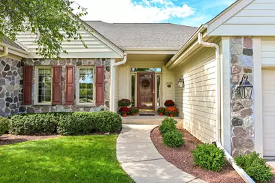2636 W Lake Forest Ct, Mequon, WI 53092 - Photo 2