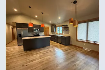 4023  Spring Ct, Sheboygan, WI 53083 - Photo 4