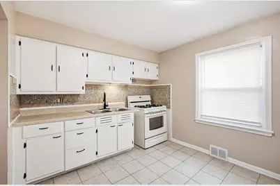 6826 W Congress St #6828, Milwaukee, WI 53218 - Photo 8
