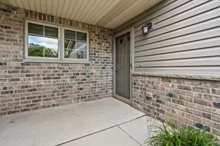 686 Stoney Creek Ct, West Bend, WI 53095 - Photo 2