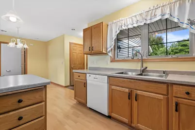 686  Stoney Creek Ct #2, West Bend, WI 53095 - Photo 8