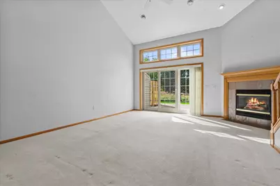 686  Stoney Creek Ct #2, West Bend, WI 53095 - Photo 4