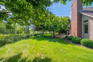 10820 N Essex Dr, Mequon, WI 53092 - Photo 38