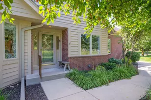 10820 N Essex Dr, Mequon, WI 53092 - Photo 32