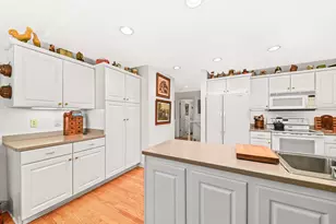 10820 N Essex Dr, Mequon, WI 53092 - Photo 24