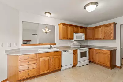 2824  Raintree Ln, Waukesha, WI 53189 - Photo 16