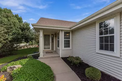 2824  Raintree Ln, Waukesha, WI 53189 - Photo 2
