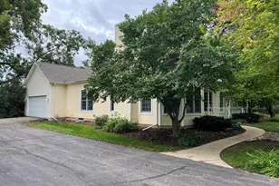 951 S Lake Shore Dr, Lake Geneva, WI 53147 - Photo 2