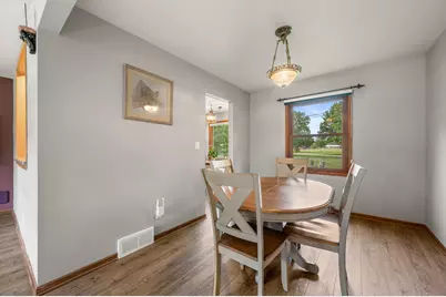 1324 W Paradise Ct, Glendale, WI 53209 - Photo 10