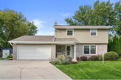 1324 W Paradise Ct, Glendale, WI 53209 - Photo 2