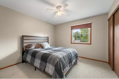1324 W Paradise Ct, Glendale, WI 53209 - Photo 26
