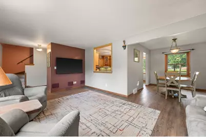 1324 W Paradise Ct, Glendale, WI 53209 - Photo 8