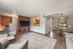 1324 W Paradise Ct, Glendale, WI 53209 - Photo 8