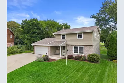 1324 W Paradise Ct, Glendale, WI 53209 - Photo 1