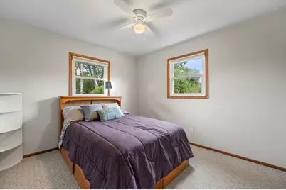 1324 W Paradise Ct, Glendale, WI 53209 - Photo 24