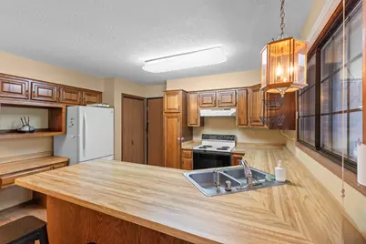8122 S Legend Dr, Franklin, WI 53132 - Photo 8