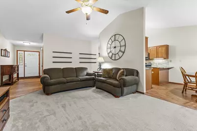 941 W York St, Oak Creek, WI 53154 - Photo 4
