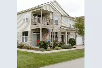 N17W26522  Meadowgrass Cir #B, Pewaukee, WI 53072 - Photo 2