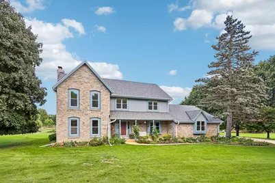 W284N3580  Old North Shore Dr, Delafield, WI 53072 - Photo 2