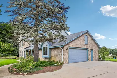 W284N3580  Old North Shore Dr, Delafield, WI 53072 - Photo 4