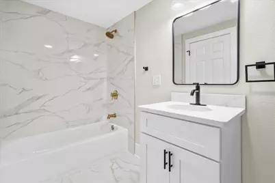 235 W South St, Oconomowoc, WI 53066 - Photo 10